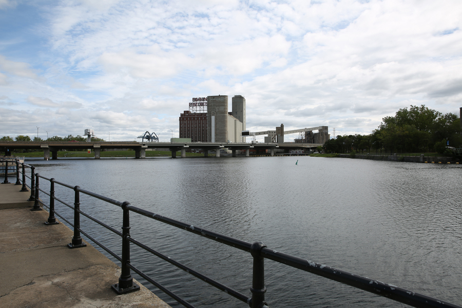 08 Peel Basin Train Bridge - Capture photo 1 - Sounding the City 001 - Montréal 2015-2016